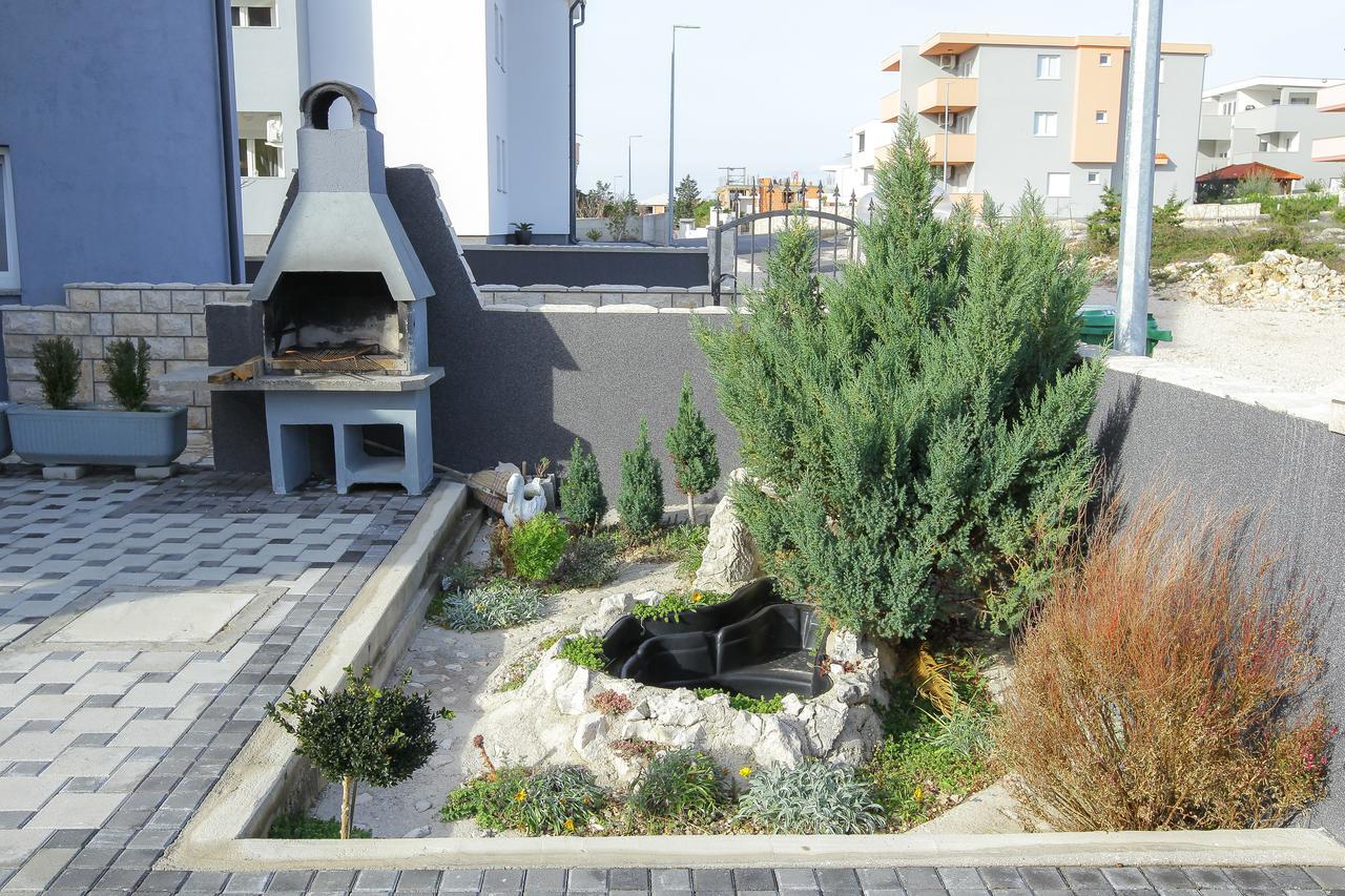 Lucky Luke Pool Apartments Novalja Exterior photo