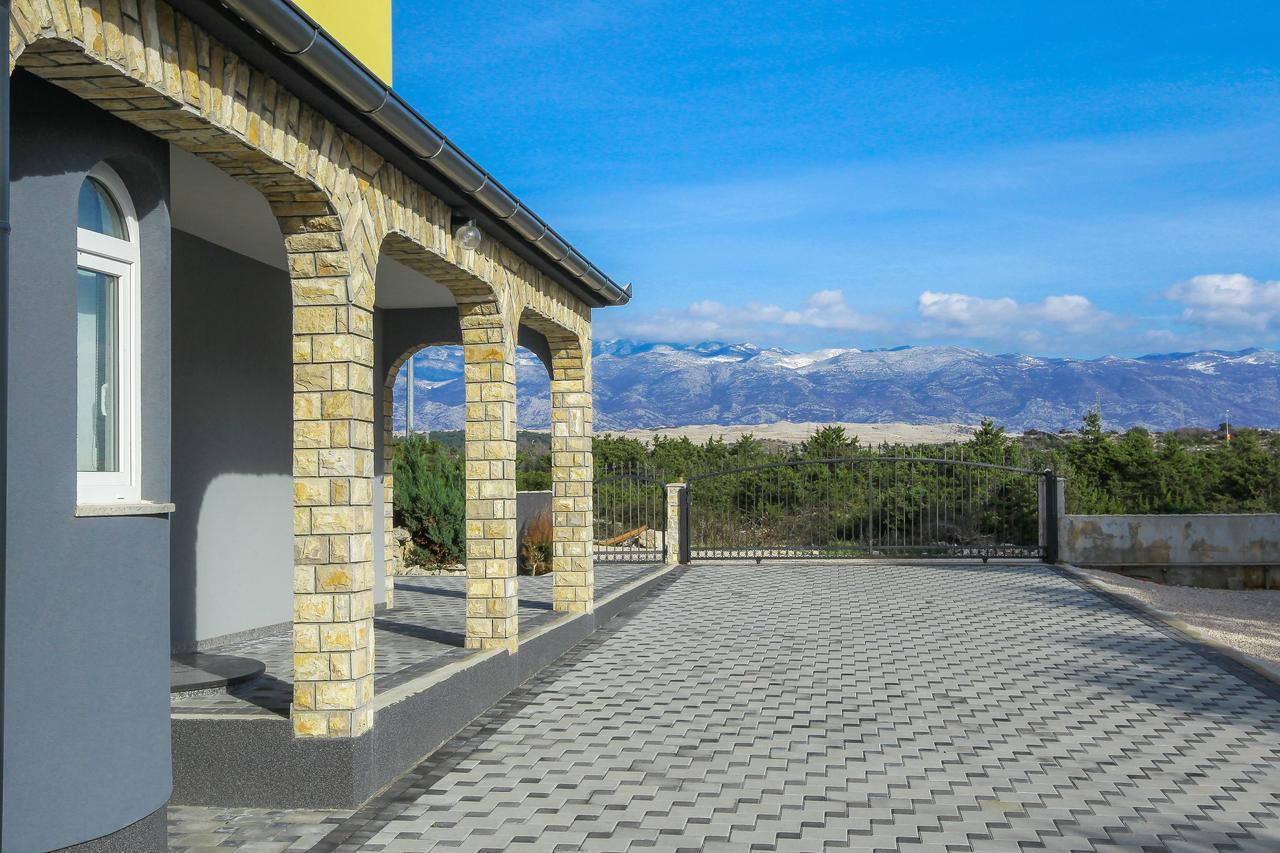 Lucky Luke Pool Apartments Novalja Exterior photo