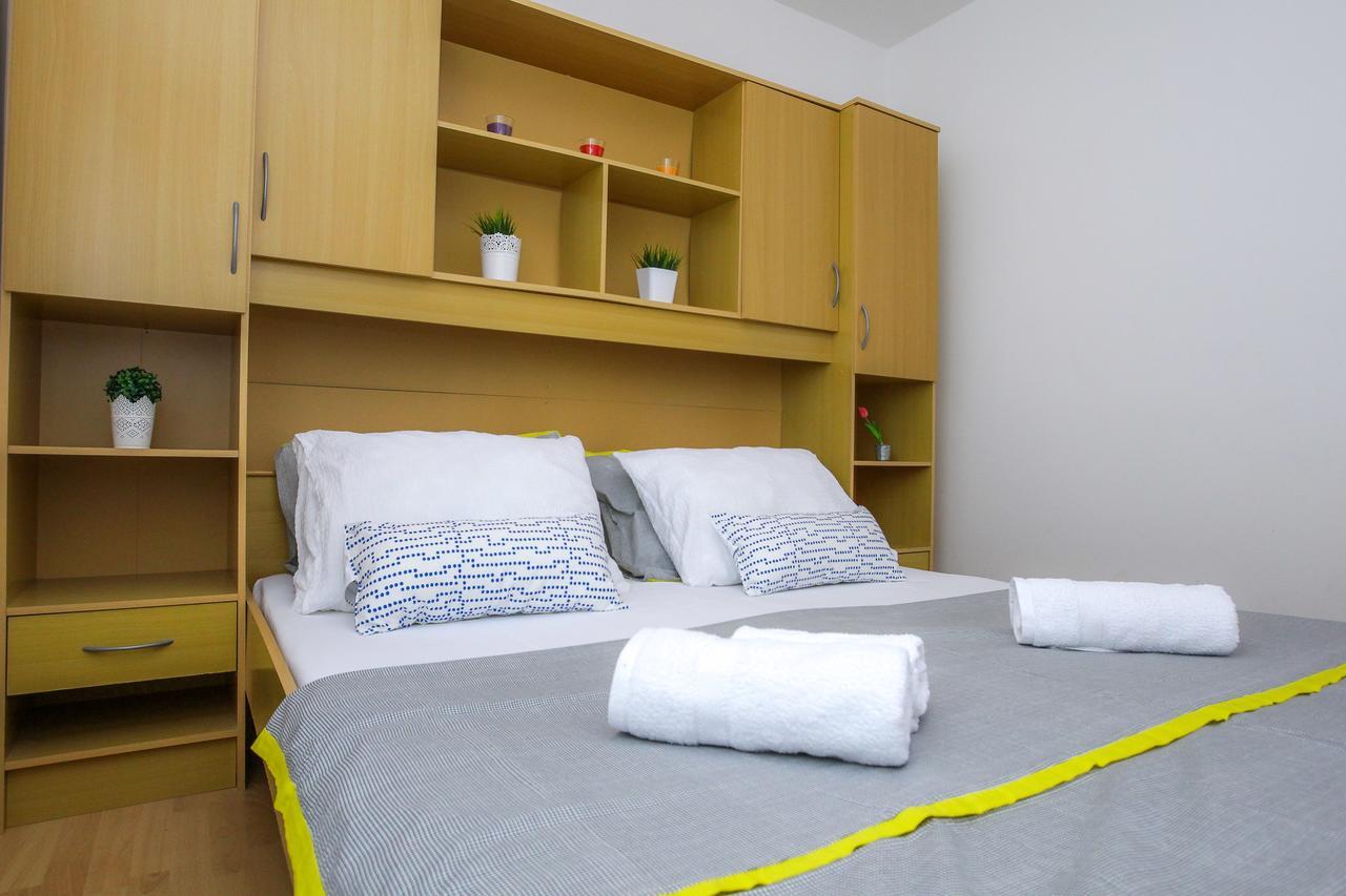 Lucky Luke Pool Apartments Novalja Exterior photo