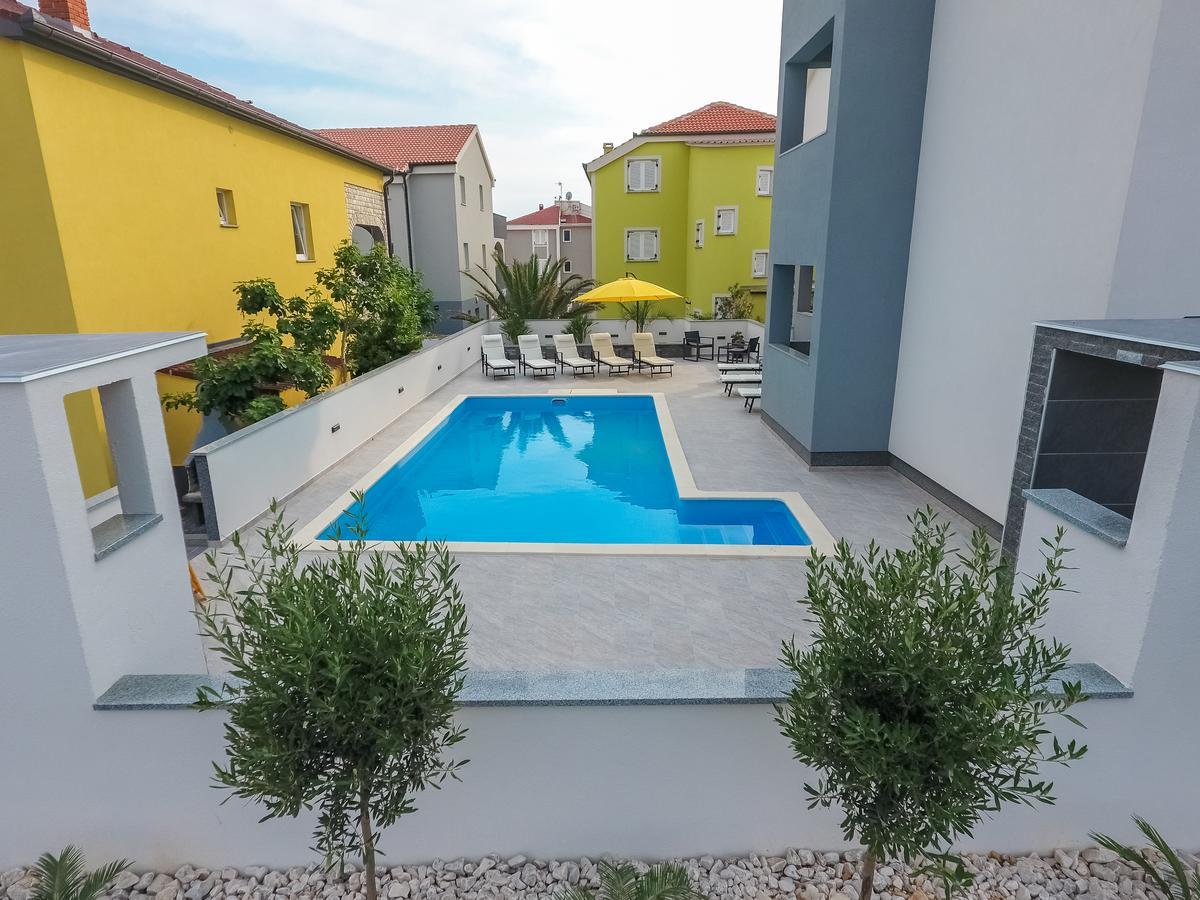 Lucky Luke Pool Apartments Novalja Exterior photo