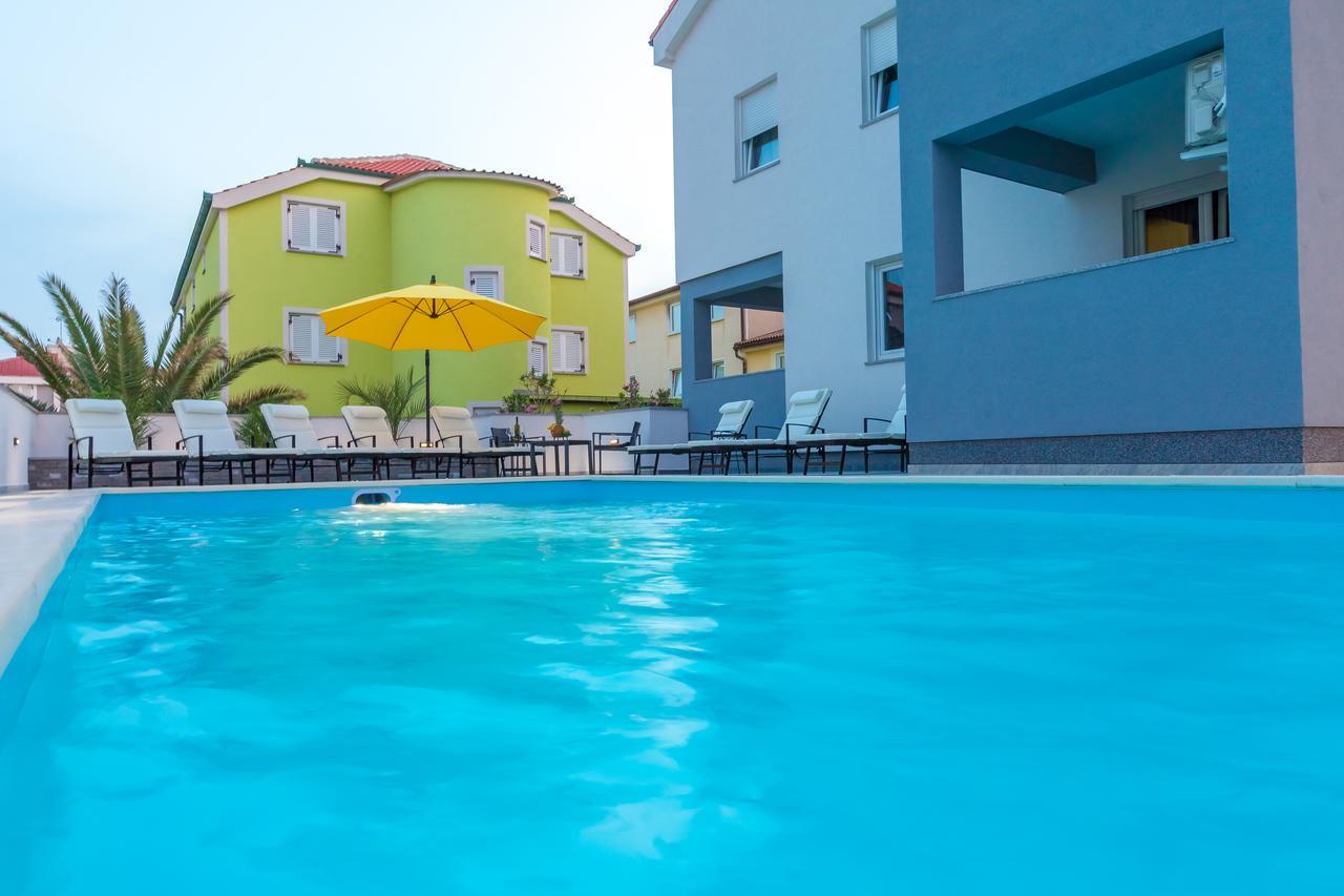 Lucky Luke Pool Apartments Novalja Exterior photo