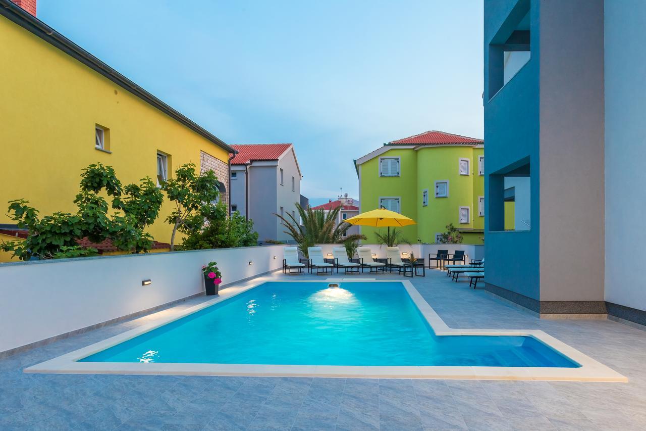 Lucky Luke Pool Apartments Novalja Exterior photo